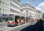 Wien Wiener Linien SL 5 (B 688) XX, Brigittenau, Wallensteinstraße / Jägerstraße / Wallensteinplatz (Hst. Wallensteinplatz) am 4. August 2010. - Scan eines Farbnegativs. Film: Kodak FB 200-7. Kamera: Leica C2.