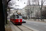 Wien Wiener Linien SL D (E2 4302 + c5 1502) I, Innere Stadt, Burgring am 17. März 2018.