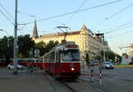 Wien Wiener Linien SL 18 (E2 4047 (SGP 1981) + c5 1453 (Bombardier-Rotax 1980)) XV, Rudolfsheim-Fünfhaus, Mariahilfer Straße / Neubaugürtel am 31. Juli 2018. - Die Garnitur hat als Ziel Winckelmannstraße / Straßenbahnbetriebsbahnhof Rudolfsheim.