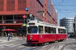 Wien

Wiener Linien E2 4308 als Linie 1 bei der Haltestelle Wien Mitte - Landstraße, 13.08.2019