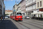 Wien Wiener Linien SL 49 (E1 4549 + c4 1359) XV, Rudolfsheim-Fünfhaus, Märzstraße am 25. Juli 2018. - Baujahre: E1 4549: 1975, c4 1359: 1976. Hersteller: Bombardier-Rotax, vorm. Lohnerwerke.