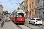 Wien Wiener Linien SL 49 (E1 4554 + c4 1356) XIV, Penzing, Hütteldorf, Linzer Straße (Hst. Rettichgasse) am 27. Juli 2018. - Hersteller des Tw und des Bw: Bombardier-Rotax (vorm. Lohnerwerke). Bj: 1976.