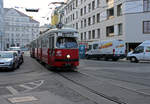 Wien Wiener Linien SL 30 (E1 4780 (SGP 1972) + c4 1316 (Bombardier-Rotax 1974)) XXI, Floridsdorf, Großjedlersdorf, Peitlgasse am Morgen des 18. Oktober 2018. - Ziel des Zuges: Bahnhof (d.h. Straßenbahnbetriebsbahnhof) Floridsdorf.