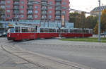 Wien Wiener Linien SL 5 (E2 4071 (SGP 1987) + c5 1458 (Bombardier-Rotax 1985)) II, Leopoldstadt, Praterstern am 19. Oktober 2018.
