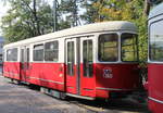 Wien Wiener Linien SL 49 (c4 1360) XIV, Penzing, Hütteldorf, Endstation Bujattigase (Ausstieg) am 19. Oktober 2018. - Bombardier-Rotax, vormals Lohnerwerke, stellte 1976 den Bw c4 1360 her.