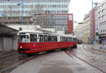 Wien Wiener Linien SL 25 (E1 4862 (SGP 1976) + c4 1311 (Bombardier-Rotax 1974)) XXI, Floridsdorf, Franz-Jonas-Platz / ÖBB-Bahnhof Floridsdorf am 13.