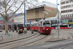 Wien Wiener Linien SL 25 (E1 4781 (SGP 1972) + c4 1323 (Bombardier-Rotax 1974)) XXI, Floridsdorf, Franz-Jonas-Platz / Schloßhofer Straße / ÖBB-Bahnhof Floridsdorf am 12.