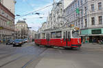 Wien Wiener Linien: Von einigen kurzzeitigen Linienänderungen abgesehen bedient die Wiener Straßenbahnlinie 38 seit 1907 die Strecke Schottentor - Grinzing. Unter den Touristen ist die SL 38 eine der bekanntesten Straßenbahnlinien, da man mit dieser Linie von der Inneren Stadt direkt zum Weinort Grinzing, das mit seinen vielen Heurigenlokalen ein beliebtes Ausflugsziel ist, fahren kann. - Zum Bild, das mein zwölftausendstes auf Bahnbilder.de ist: Es zeigt den GT6 E2 4011 (SGP 1978) als SL 38 in der Straßenkreuzung Nußdorfer Straße / Währinger Straße / Spitalgasse (im 9. Bezirk, Alsergrund). Datum: 14. Feber / Februar 2019.