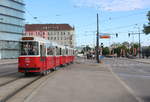 Wien Wiener Linien SL D (c5 1430 (Bombardier-Rotax 1979) + E2 4030 (SGP 1979)) III, Landstraße / X, Favoriten, Arsenalstraße am 10. Mai 2019. - Der Zug erreicht gerade die Haltestelle Quartier Belvedere. - Rechts im Hintergrund sieht man das Schloss Belvedere.