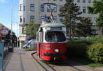 Wien Wiener Linien SL 49 (E1 4558 + c4 1357) VII, Neubau, Urban-Loritz-Platz (Kehrschleife) am 9. Mai 2019. - Bombardier-Rotax, vormals Lohnerwerke, in Wien-Floridsdorf lieferte 1976 sowohl den Tw als auch den Bw.