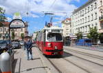 Wien Wiener Linien SL 49 (E1 4548 + c4 1339 (beide: Bombardier-Rotax, vorm. Lohnerwerke, 1975)) XV, Rudolfsheim-Fünfhaus, Hütteldorfer Straße (Hst. Johnstraße) am 10. Mai 2019.