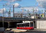 Wien

Wiener Linien Flextiy (Typ D) 304 als Linie 6, Gudrunstraße, 26.09.2019. 