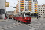 Wien Wiener Linien SL 26 (E1 4855 (SGP 1976) + c4 1326 (Bombardier-Rotax 1975)) XXI, Floridsdorf, Schloßhofer Straße / Franz-Jonas-Platz / ÖBB-Bahnhof Floridsdorf am 18. Oktober 2019.