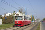 Seit 26. Oktober bis inklusive 3. November 2019 ist die Straßenbahnline 31 zwischen Floridsdorfer Markt und Hanreitergasse unterbrochen. Während dieser Sperre wurde ein Straßenbahn-Inselbetrieb zwischen Stammersdorf und Hanreitergasse eingerichtet, welcher mit solo verkehrenden E2 sowie A-ULFen bedient wird. Hier ist Wagen 4078 am 26. Oktober 2019 in der Brünner Straße nahe der Haltestelle Anton-Schall-Gasse zu sehen.