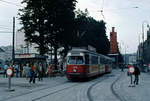 Wien Wiener Stadtwerke-Verkehrsbetriebe / Wiener Linien: Gelenktriebwagen des Typs E1: E1 4479 (Lohnerwerke 1968) als SL AK. Ort: I, Innere Stadt, Franz-Josefs-Kai / Schottenring / Stadtbahnstation Schottenring. Zeit: Juli 1975. - Neuer Scan eines Diapositivs. Film: Agfachrome 50S. Kamera: Minolta SRT-101.