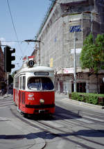 Wien Wiener Stadtwerke-Verkehrsbetriebe / Wiener Linien: Gelenktriebwagen des Typs E1: E1 4525 als SL O Radetzkyplatz am 3. Mai 2009. - Hersteller des E1 4525: Bombardier-Rotax, vorm. Lohnerwerke, 1973. - Scan eines Farbnegativs. Film: Kodak Gold 200. Kamera: Leica C2. 