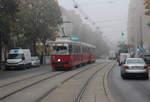 Wien Wiener Stadtwerke-Verkehrsbetriebe / Wiener Linien: Gelenktriebwagen des Typs E1: Motiv: E1 4542 + c4 1365 als SL 49. Ort: XV, Rudolfsheim-Fünfhaus, Fünfhaus, Hütteldorfer Straße / Wurmsergasse. Aufnahmedatum: 20. Oktober 2017. - Hersteller und Baujahre der Straßenbahnfahrzeuge: Bombardier-Rotax, vorm. Lohnerwerke, 1975 bzw. 1976.