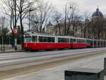 Wien. E2 4307 war am 25.02.2020 auf der Linie 71,
hier bei der Haltestelle Parlament nach Börse. 