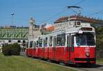 E2 4084 + c5 1494, linke Wienzeile zwischen den Haltestellen Gumpendorfer Straße und Margaretengürtel.