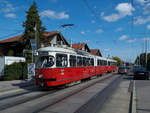 Die Linien in Floridsdorf waren 2019 eines der letzten Rückzugsgebiete der E1-c4-Züge der Wiener Linien. Am 10.09.2019 war E1 4864 mit c4 1335 auf der Linie 26 unterwegs von der Hausfeldstraße nach Strebersdorf. Hier war er Am Heidjöchl unterwegs.