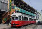 E1 4784 + c4 1323 als Linie 26 nach Strebersdorf in der Donaufelderstraße an der Haltestelle Carminweg.