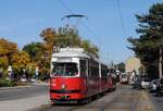 E1 4862 + c4 1323 verlassen als Linie 26 die Endstelle Strebersdorf/ Edmund Hawranek Platz.