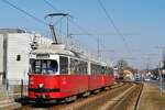 E1 4808 + c4 1359 zwischen der Endstelle Stammersdorf und der Haltestelle Van Swieten Kaserne/ Heeresspital. (01.03.2022)