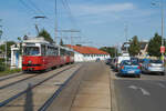 Die Wiener Straßenbahnwagen des Typs E1 hatten in Floridsdorf und der Donaustadt ihr letztes Einsatzgebiet. E1 4844 zog am 28.06.2021 c4 1359 von der Hausfeldstraße nach Strebersdorf und wird in Kürze die Haltestelle Kraygasse erreichen