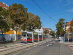 A1 85 der Wiener Linien war am 02.09.2022 auf Linie 62 von der Oper nach Lainz unterwegs und hat gerade die Haltestelle Mayerhofgasse im 4.