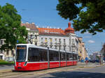 Wien     Seit einigen Monaten fahren die Flexity Wien auch am D-Wagen wie hier 342, Grinzinger Straße, 18.06.2025 