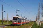 Wien: ULF B 603 erreicht von Aspern - Nord kommend die Haltestelle Semolakgasse. (03.05.2026)