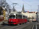 Tram 4730 auf der Linie 18 in der nhe des Wiener Westbahnhofes am 28.02.2009