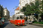 Wien Tw 555 mit einem 4xBw, Wiedner Hauptstrae, 09.09.1987.