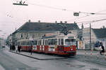 Wien Wiener Stadtwerke-Verkehrsbetriebe (WVB) SL 60 (E1 4529 (Bombardier-Rotax, vorm. Lohnerwerke, 1973)) XXIII, Liesing, Mauer, Dreiständegasse / Maurer Lange Gasse im November 1975. - Scan eines Diapositivs. Kamera: Minolta SRT-101.