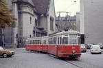 Wien Wiener Stadtwerke-Verkehrsbetriebe (WVB) SL 45 (L (L4) 553 (SGP 1961)) XVI, Ottakring, Ottakringer Straße / Adtlgasse am 1. November 1976. - Die Allerheiligenlinie 45 fuhr am 1. November 1975 und am 1. November 1976 zwischen Ottakring, Schottenhof und Uhlplatz / Stadtbahn Josefstädter Straße. - Die Adtlgasse heißt jetzt Johannes-Krawarik-Gasse. - Scan eines Diapositivs. Film: Kodak Ektachrome. Kamera: Leica CL.