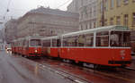 Wien Wiener Linien SL 41 (E2 4013 (SGP 1978) / c5 1420 (Bombardier-Rotax, vorm. Lohnerwerke, 1978)) IX, Alsergrund, Währinger Straße / Arne-Carlsson-Park / Spitalgasse / Nußdorfer Straße am 19. März 2000. - Scan eines Diapositivs. Film: Kodak Ektachrome ED-3. Kamera: Leica CL.