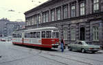 Wien Wiener Stadtwerke-Verkehrsbetriebe (WVB) SL 42 (E 4610 (1964 ex 4450, SGP 1962)) XVIII, Währing, Kreuzgasse / (Straßenbahnbetriebs-)Bahnhof Währing im Juli 1977. - Scan eines Diapositivs. Film: Agfa Agfachrome 50. Kamera: Leica CL.