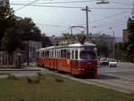 Wien Wiener Stadtwerke-Verkehrsbetriebe (WVB) SL 62 (E1 4857 (SGP 1976)) XIII, Hietzing, Speising, Wolkersbergenstraße im Juli 1982.