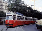 Wien Wiener Stadtwerke-Verkehrsbetriebe (WVB) SL 65 (E2 4084 (SGP 1988) I, Innere Stadt, Kärntner Ring / Kärntner Straße / Staatsoper im Juli 1992.
