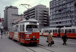 Wien Wiener Stadtwerke-Verkehrsbetriebe (WVB) SL N (E 4412 (Lohnerwerke 1961)) I, Innere Stadt, Franz-Josefs-Kai / Schwedenplatz im Dezember 1980.