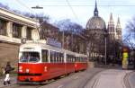 Wien Tw 4780 an der Hst. Gumpendorfer Strae im Verlauf des Mariahilfer Grtels, 20.12.1986.