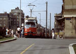 Wien Wiener Stadtwerke-Verkehrsbetriebe (WVB) SL 26 (E1 4820 (SGP 1974)) II, Leopoldstadt, Lassallestraße / Mexikoplatz im Juli 1982. - Scan eines Diapositivs. Film: Kodak Ektachrome. Kamera: Leica CL.