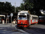 Wien Wiener Stadtwerke-Verkehrsbetriebe (WVB) SL 52 (E1 4706 (SGP 1968)) I, Innere Stadt,  Dr.-Karl-Renner-Ring / Schmerlingplatz im Juli 1992. - Scan eines Diapositivs. Film: AGFA Agfachrome 200RS. Kamera: Leica CL. 