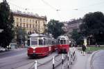 Wien Wiener Stadtwerke-Verkehrsbetriebe (WVB) SL E2 (L4 570 (SGP 1961) / SL G2 (E1 4666 (SGP 1967)) I, Innere Stadt / IV, Wieden, Friedrichstraße / Karlsplatz im August 1969.