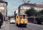 Wien Wiener Stadtwerke-Verkehrsbetriebe (WVB): Schleifwagen SS 6048 (Wagenfabrik Rohrbacher 1914, ab 1927 SS-Einrichtung) XVII, Hernals / XVIII, Währing, Kreuzgasse am 17. Juli 1974. - Scan eines Diapositivs. Film: AGFA CT 18. Kamera: Minolta SRT-101.