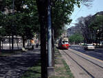 Wien Wiener Stadtwerke-Verkehrsbetriebe (WVB) SL AK (E1 4781 (SGP 1972)) I, Innere Stadt, Dr-Karl-Lueger-Ring / Rathauspark am 2. Mai 1976. - Scan eines Diapositivs. Kamera: Leica CL.
