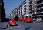 Wien Wiener Stadtwerke-Verkehrsbetriebe (WVB) SL E2 (L(4) 556 (SGP 1961)) III, Landstraße, Invalidenstraße am 1. Mai 1976. - Scan eines Diapositivs. Kamera: Leica CL.