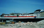 Wien Wiener Stadtwerke-Verkehrsbetriebe (WVB):  U-Bahnbauarbeiten / SL 66 (E1 4858 (SGP 1976) + c2 1054 (Lohnerwerke 1956)) in Richtung Ring / Oper. Aufnahmeort: Karlsplatz. Zeit: Juli 1977. - Scan eines Diapositivs. Kamera: Leica CL.