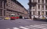 Wien Wiener Stadtwerke-Verkehrsbetriebe (WVB) SL E2 (L(4) 547 (SGP 1961)) IX, Alsergrund Schwarzspanierstraße / Ferstelgasse / Garnisongasse im Juli 1977. - Scan eines Diapositivs. Kamera: Leica CL.