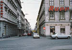 Wien Wiener Stadtwerke-Verkehrsbetriebe (WVB) SL 5 (L3 477 (Lohnerwerke 1958; Umbau aus L2 2563)) VI, Mariahilf, Millergasse im Juli 1977.